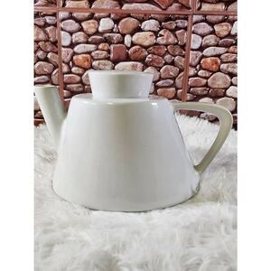Ikea White Modern Style Tea Pot with Handle and Locking Lid Classic Large